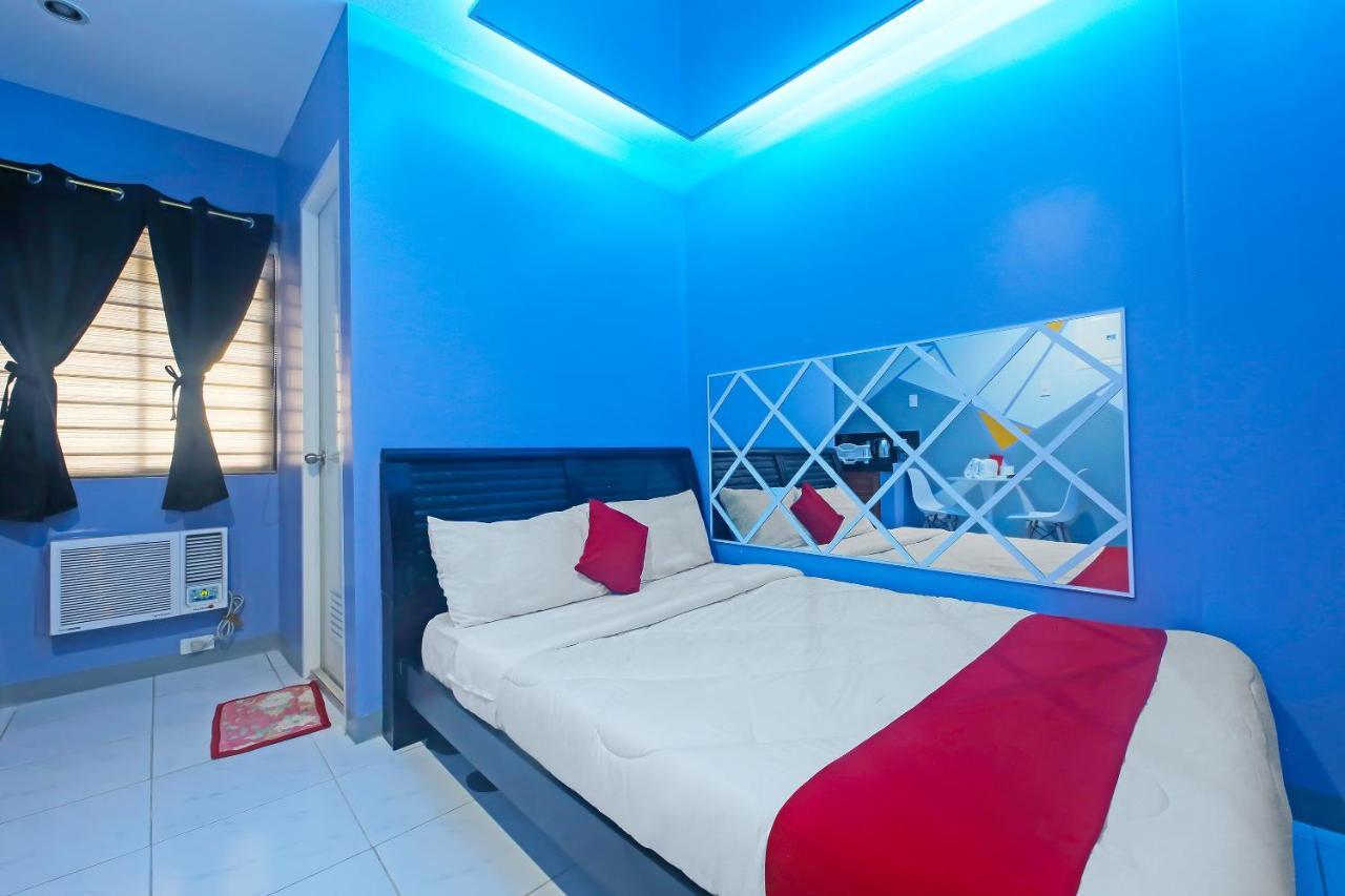 Oyo 896 Silverio Suites Manila Exteriör bild