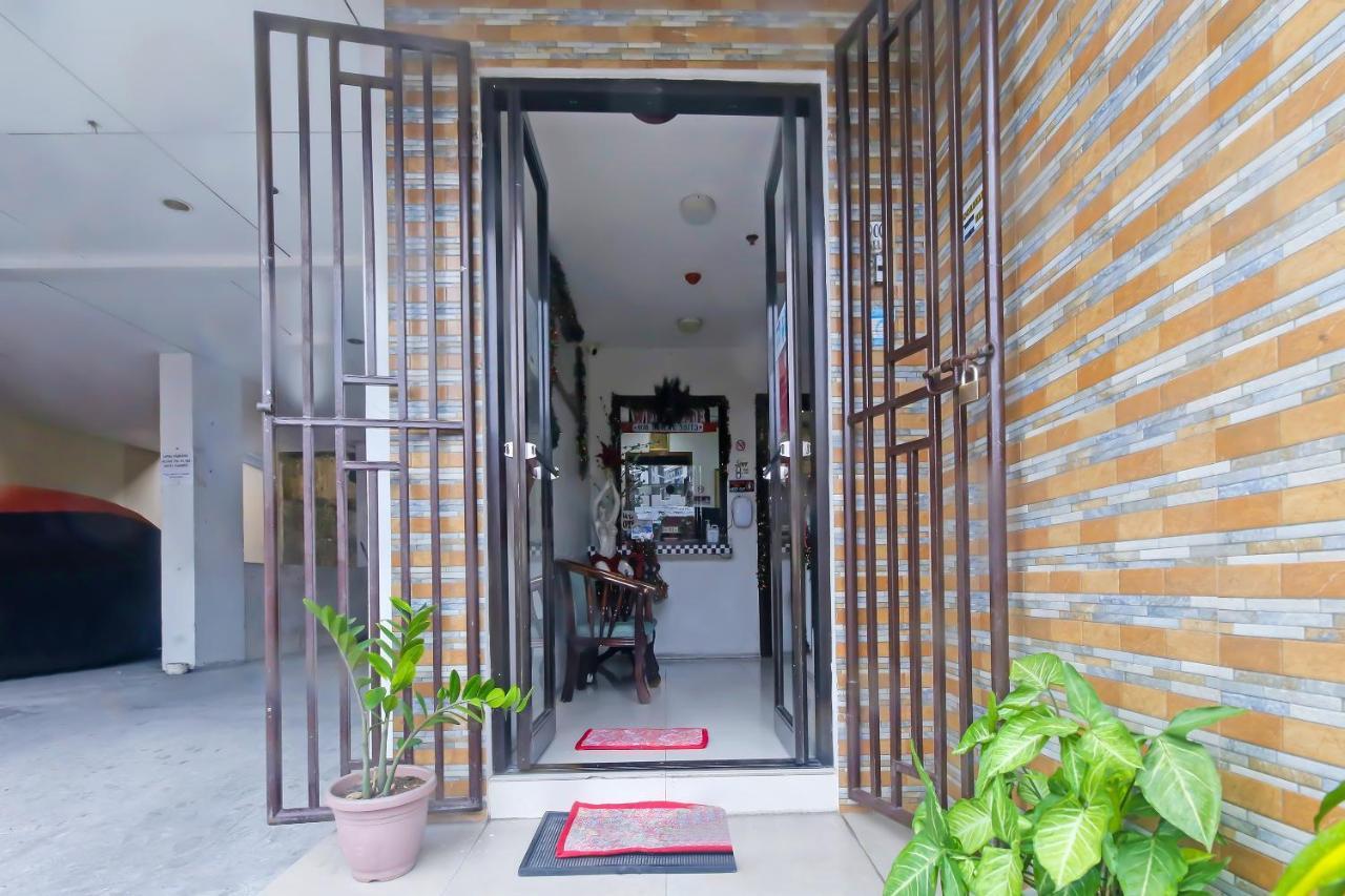 Oyo 896 Silverio Suites Manila Exteriör bild