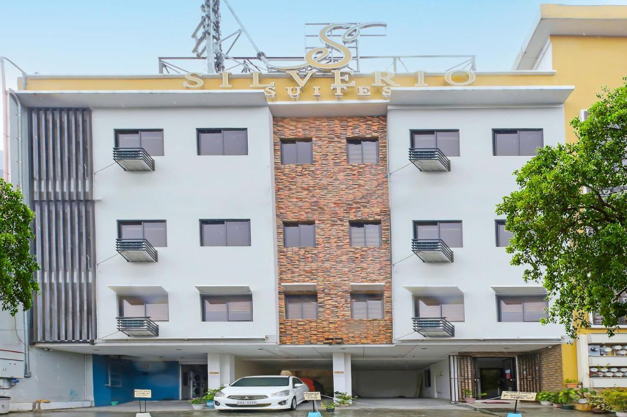 Oyo 896 Silverio Suites Manila Exteriör bild
