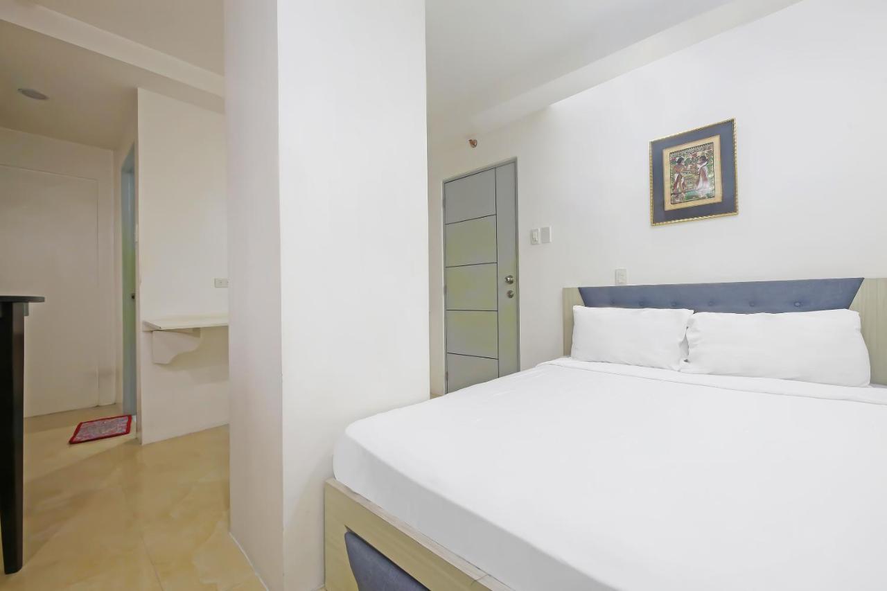 Oyo 896 Silverio Suites Manila Exteriör bild