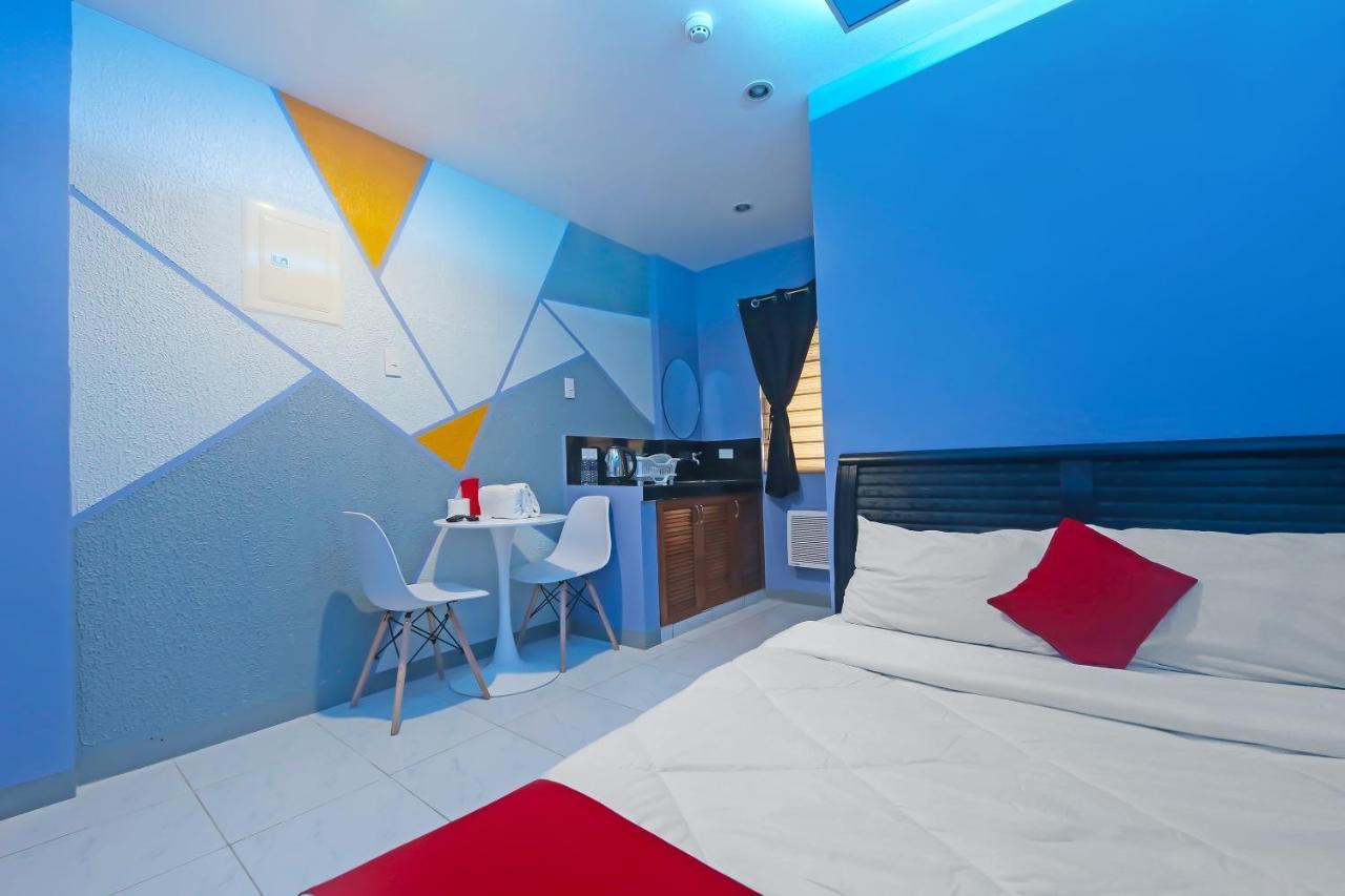 Oyo 896 Silverio Suites Manila Exteriör bild