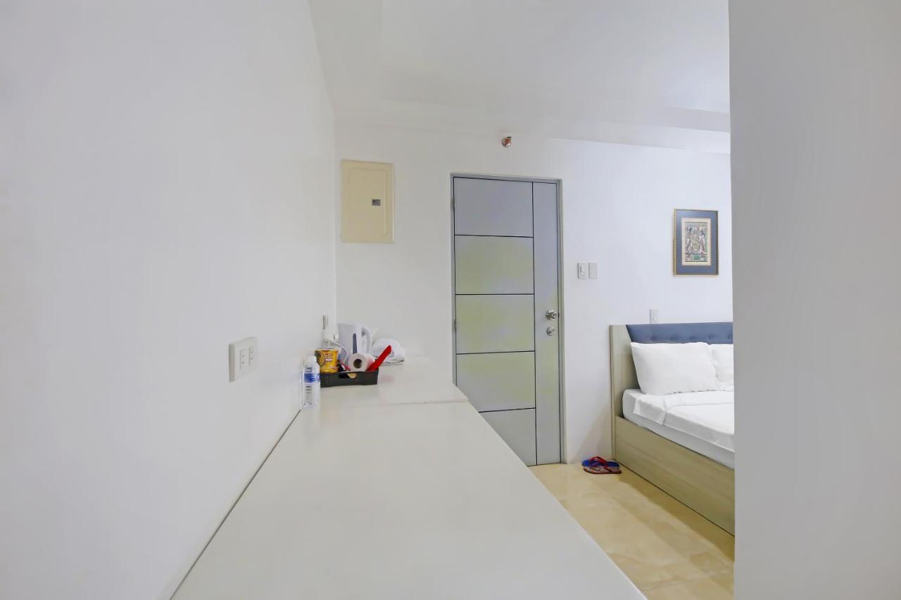 Oyo 896 Silverio Suites Manila Exteriör bild